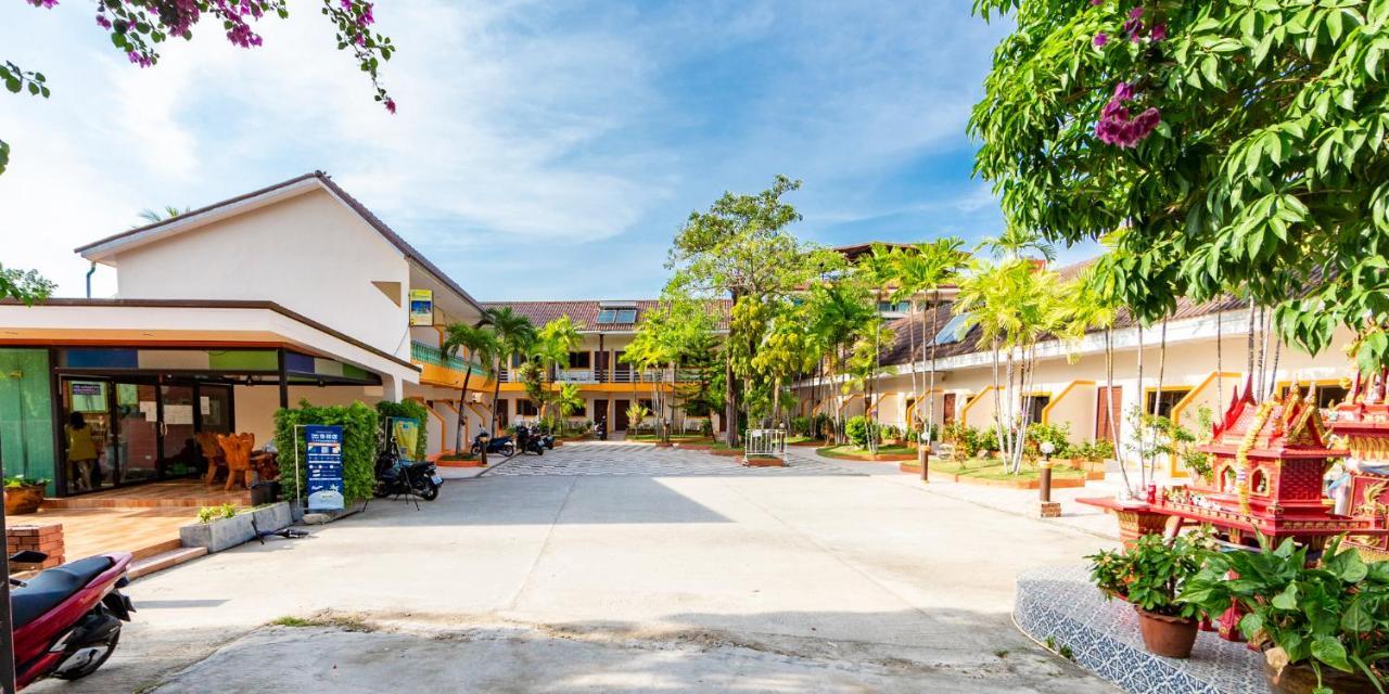 Coconut Khách sạn 3*